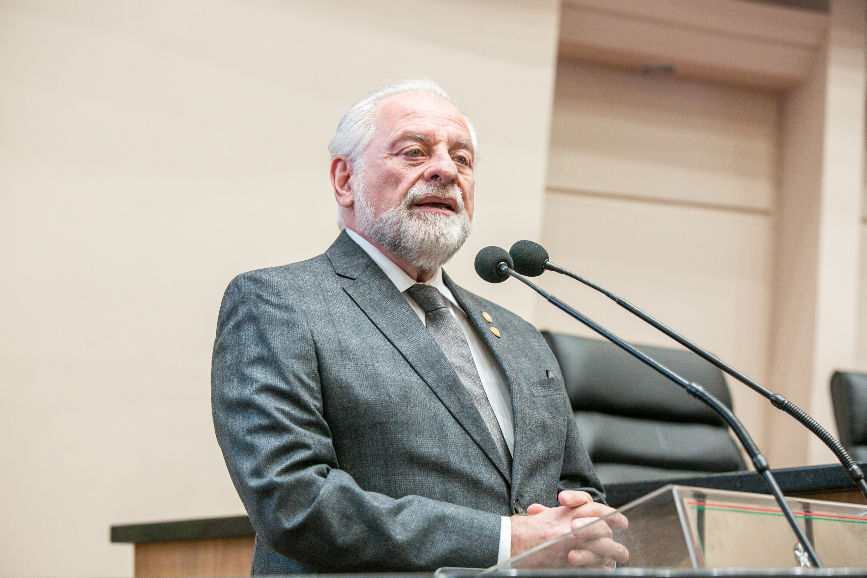 - Dr. Anastácio Kotzias Neto - Presidente da ACAMESC.