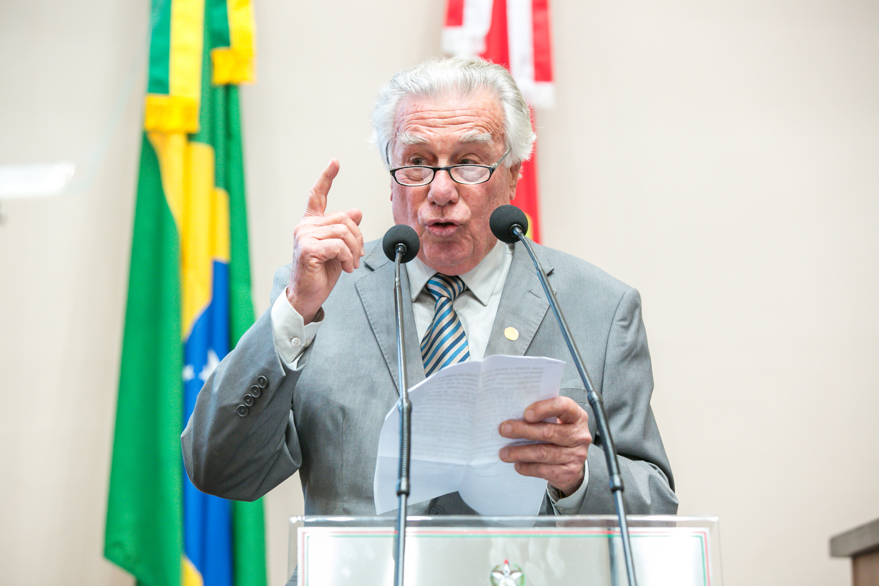 - Dr. Ernani Lange De São Thiago - Pesquisador do Instituto Federal de SC