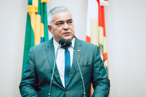 Deputado atende produtores e assina moção expondo crise na produção de leite em SC