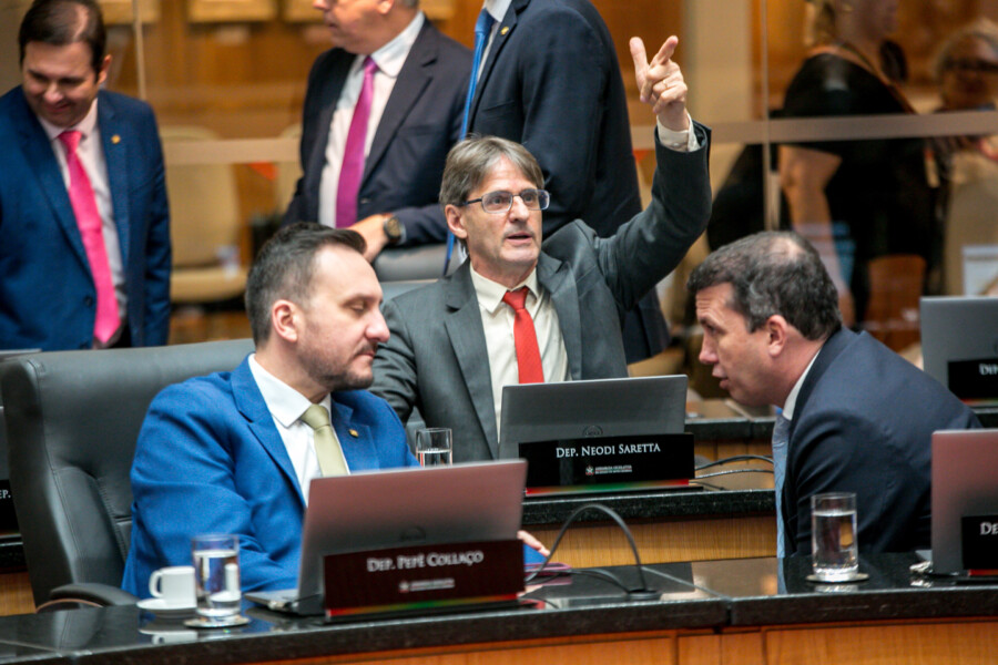 - Deputado Neodi Saretta (PT)