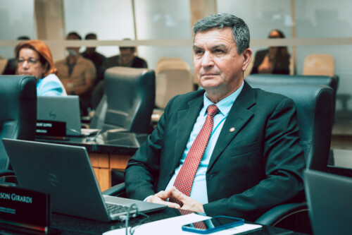 - Deputado Adilson Girard (MDB)