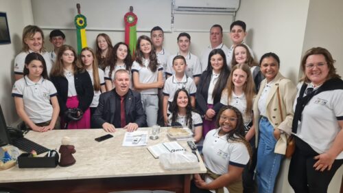 Maurício Eskudlark recebe jovens parlamentares e reforça vínculo com Extremo Oeste