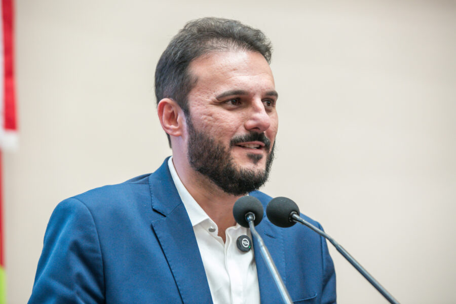 Prefeito de Pescaria Brava, Luiz Henrique Castro de Souza, ocupou a tribuna da Alesc nesta terça (21)