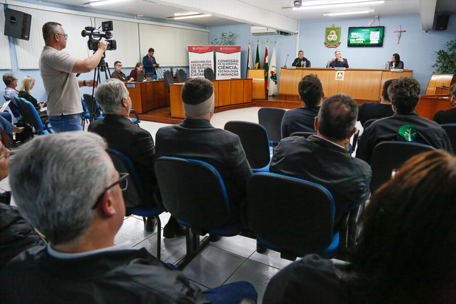 O debate aconteceu na Câmara de Vereadores de Campos Novos.
