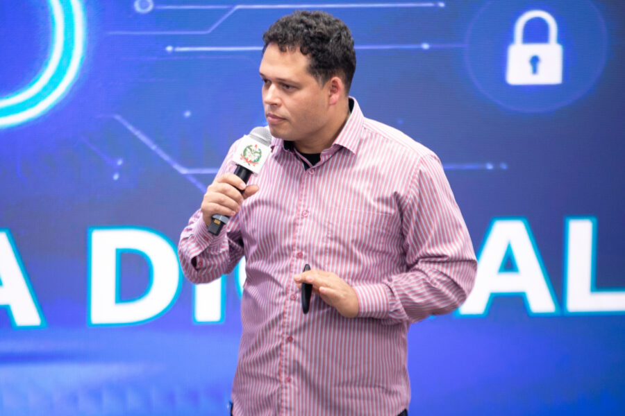 Elias Edenis de Oliveira, investigador de polícia