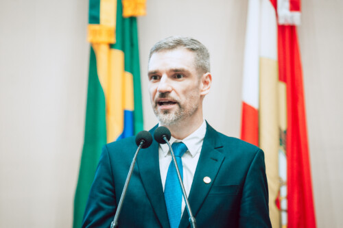 - Denys Afonso da Silva - do Grupo  CEO CHRISTAL Holding e CFO da Empresa Rudolph