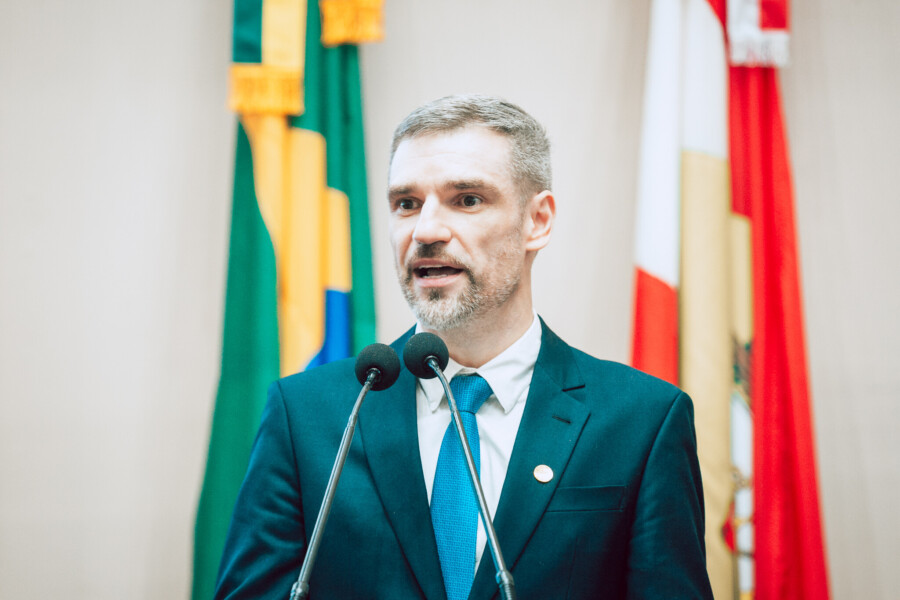 - Denys Afonso da Silva - do Grupo  CEO CHRISTAL Holding e CFO da Empresa Rudolph