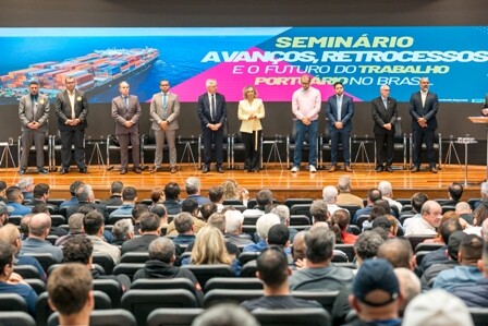 Deputados apoiam gestão eficiente com valorização de trabalhadores em evento do novo marco portuário