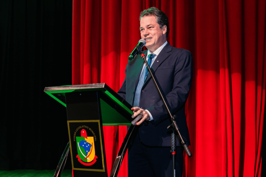 Deputado Minotto participa de sessão especial em homenagem a ex-presidentes e servidores da Câmara de Criciúma.