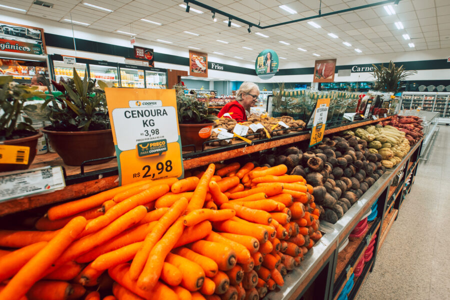 Fundada em 1944, a Cooper mantém 23 supermercados em nove cidades; além das sobras, associados contam com preços diferenciados