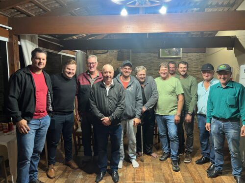 Oscar Gutz entrega implemento agrícola para agricultores do Alto Indaiá, em Petrolândia