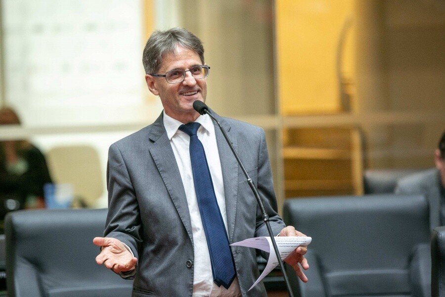 Deputado Neodi Saretta.