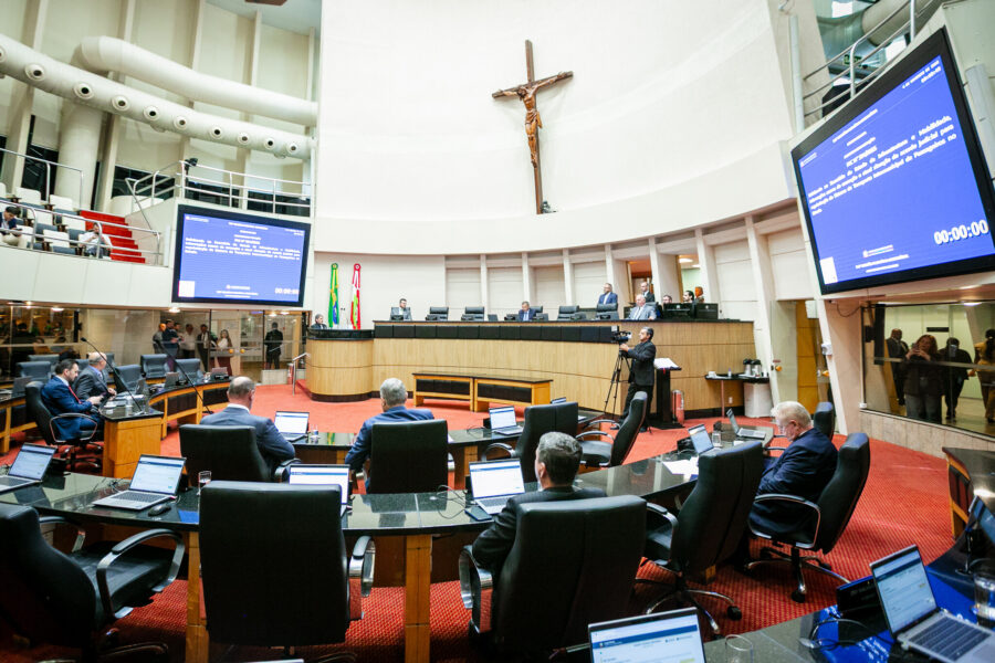 Plenário da Alesc, na tarde desta terça-feira (4), durante a votação de projetos