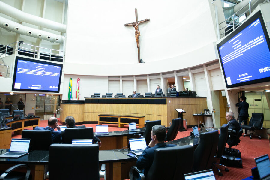Plenário da Alesc, durante a votação dos projetos, na sessão desta quarta (4)