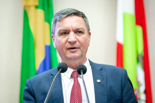 - Deputado Adilson Girard (MDB)