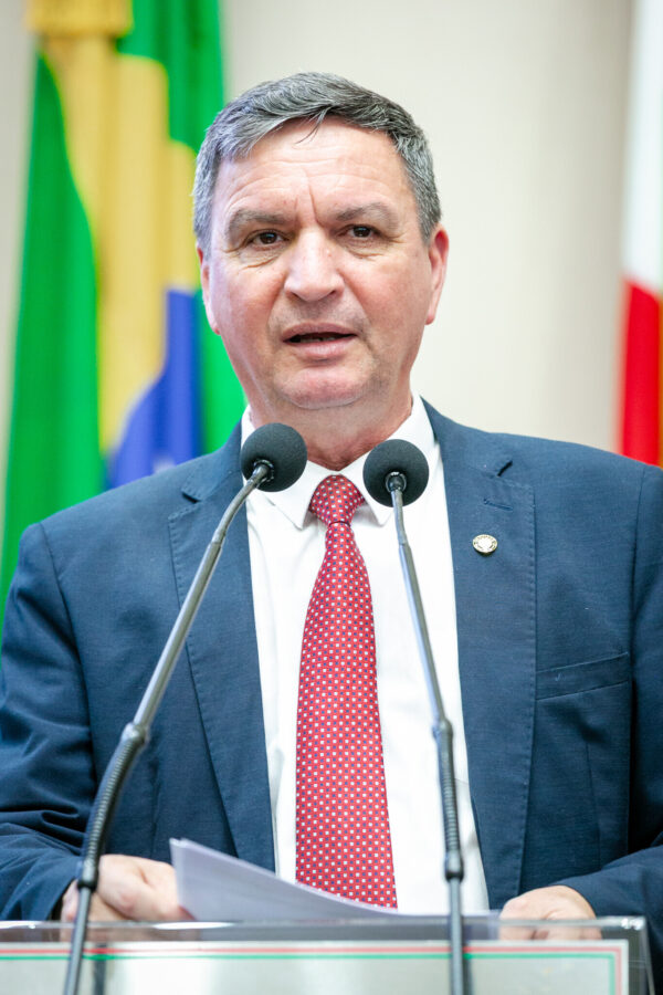 - Deputado Adilson Girard (MDB)