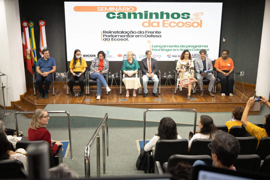 Frente Parlamentar de Economia Solidária é reinstalada durante seminário na Alesc