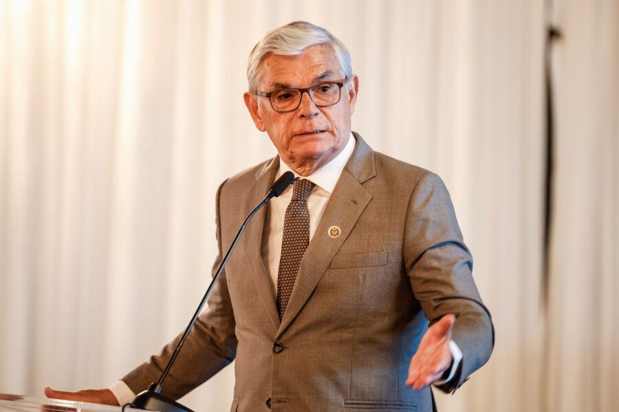 Eduardo Pinho Moreira, ex-prefeito de Criciúma e ex-governador do Estado.