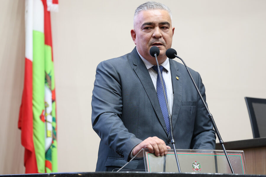 Deputado Sargento Lima.
