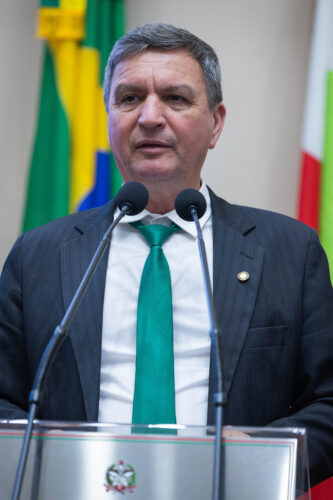 - Deputado Adilson Girard (MDB)