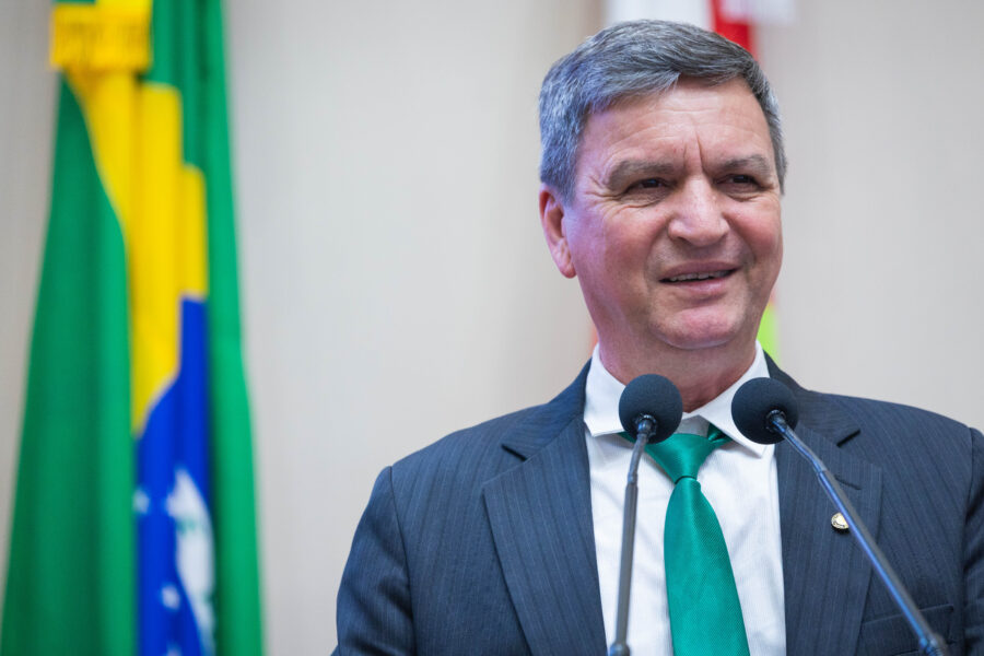 - Deputado Adilson Girard (MDB)