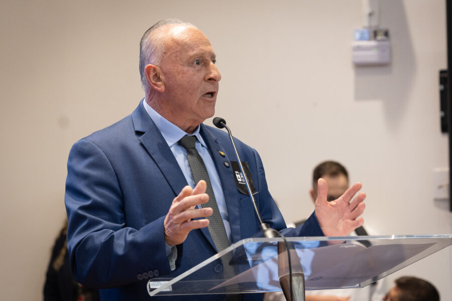 Deputado Oscar Gutz.