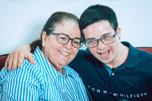 - Fatima Bernardes - Mãe de Abner - Abner Roger Fernandes - Apaeano