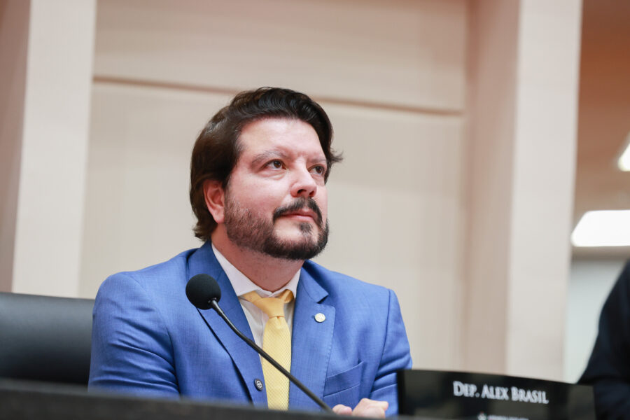 Deputado Alex Brasil.