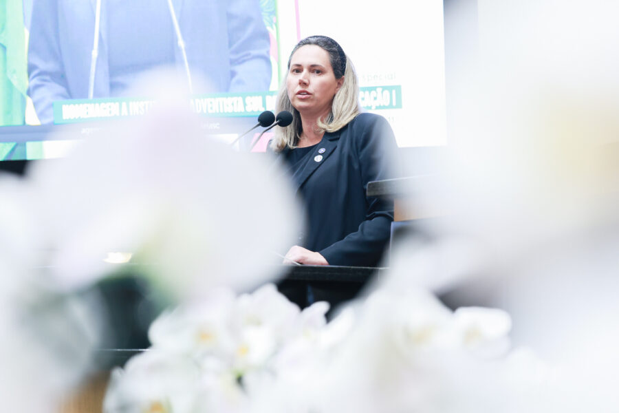 - Taisa Costa Barbieri Grellmann de Almeida - Departamental de educação da associação Norte Catarinense da Igreja Adventista