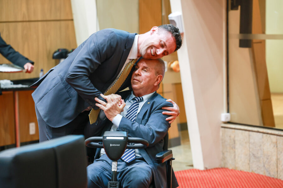 - Deputado Fernando Krelling (MDB) 	 - Deputado Maurício Eskudlark (PL)