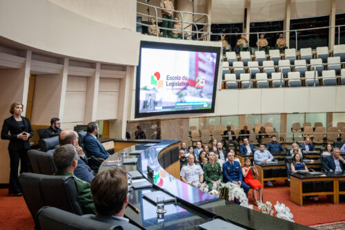 Lançamento de livro e sessão especial marcam os 25 anos da Escola do Legislativo