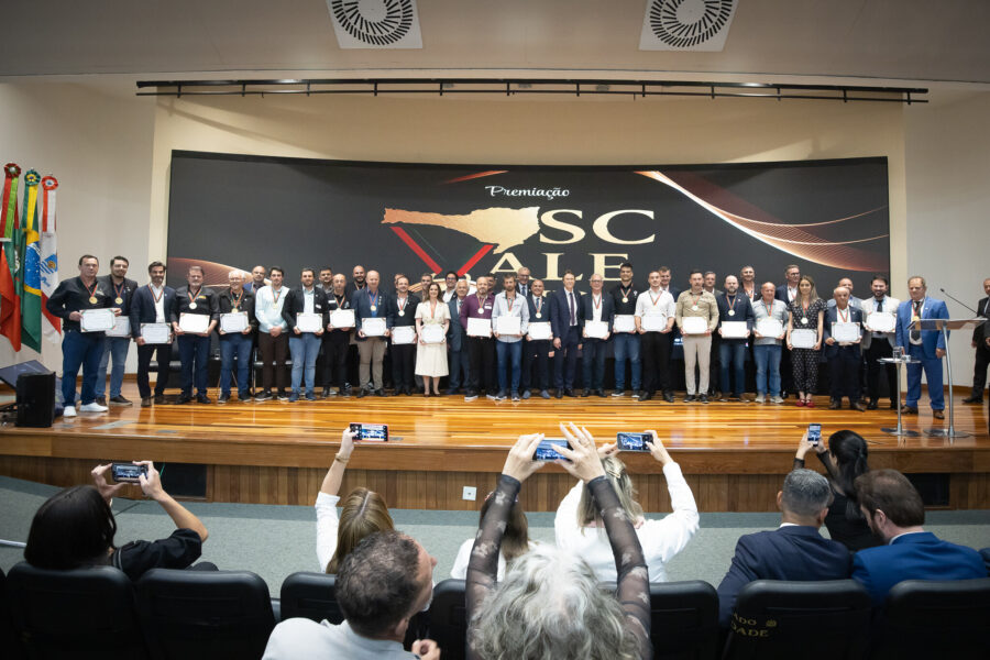 A cerimônia de premiação aconteceu no Auditório Deputada Antonieta de Barros, na Alesc.
