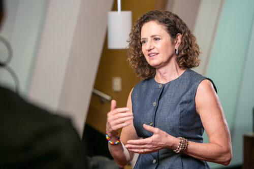 Escola incentivou diretora a seguir carreira política