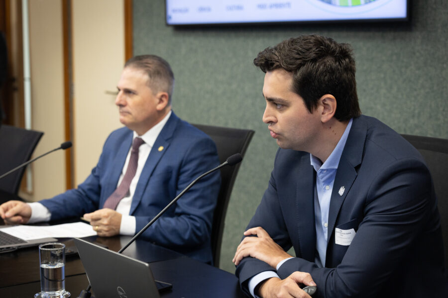 Diretor-presidente do Centro Sapiens, Eduardo Cesar Cordeiro Vieira (à direita), fala à Comissão de Agricultura e Desenvolvimento Rural