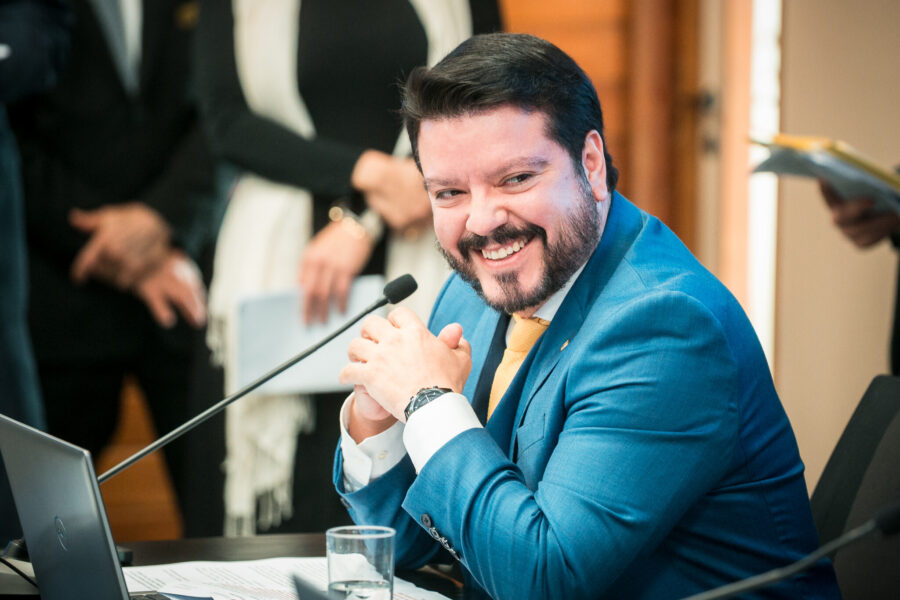 Alex Brasil percorre 14 cidades em quatro dias no Oeste e reforça apoio a Carlos Bolsonaro