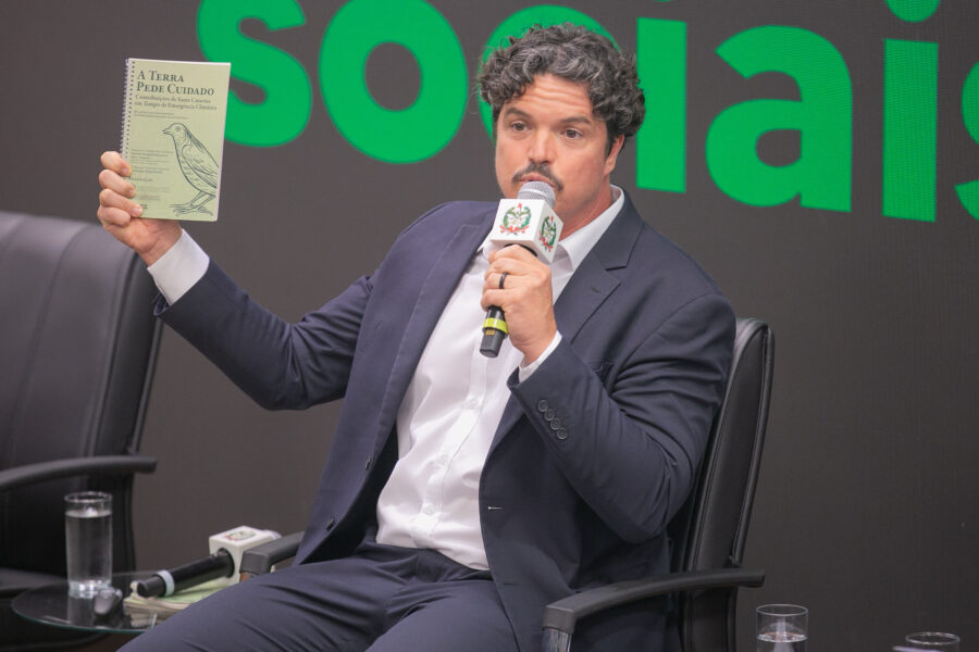 Marquito apresenta a cartilha “A Terra Pede Cuidado”