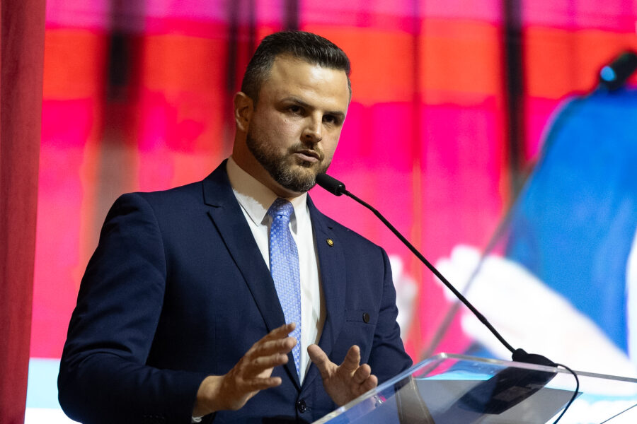 Deputado Lucas Neves, proponente da sessão.