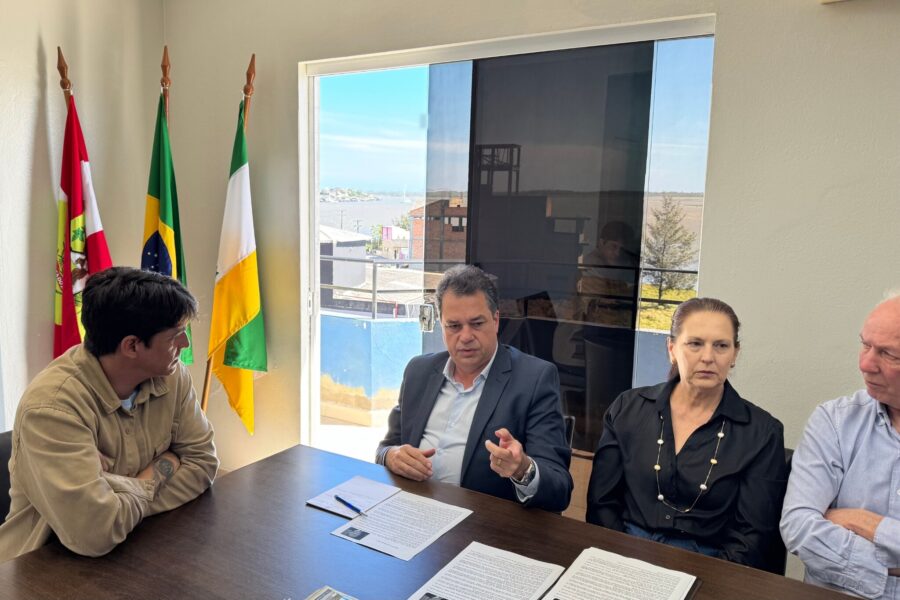 Deputado Minotto e prefeito de Laguna anunciam construção de praça.