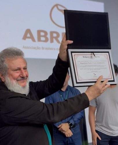 Padre Pedro recebe título de Meliponicultor Emérito de Santa Catarina
