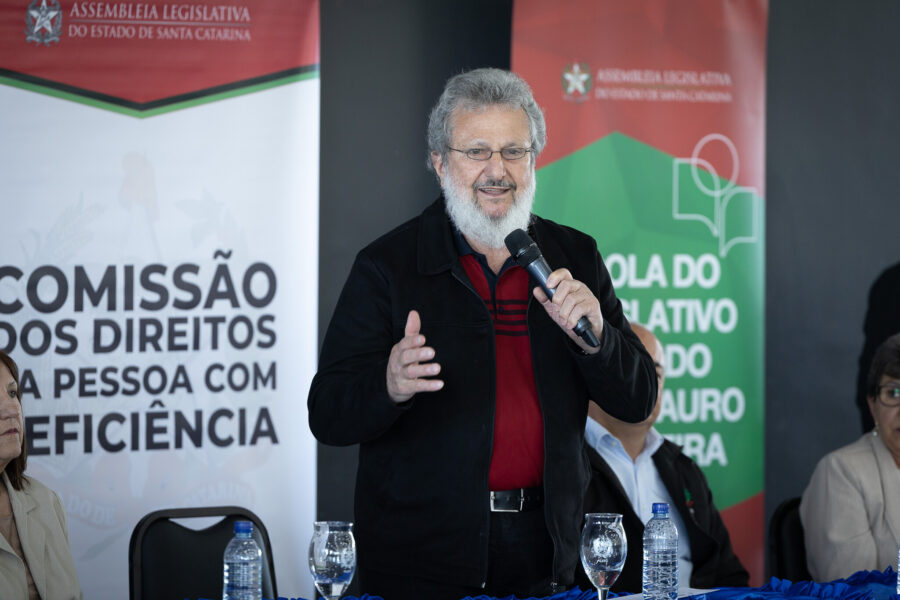 Padre Pedro: “Queremos compartilhar informações e experiências, com a participação de estudiosos sobre o tema e de pessoas que já usam os medicamentos