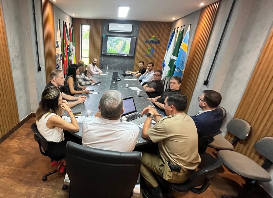 Reunião na Amvali trata da sede do Colégio Militar e da Via Verde de Guaramirim