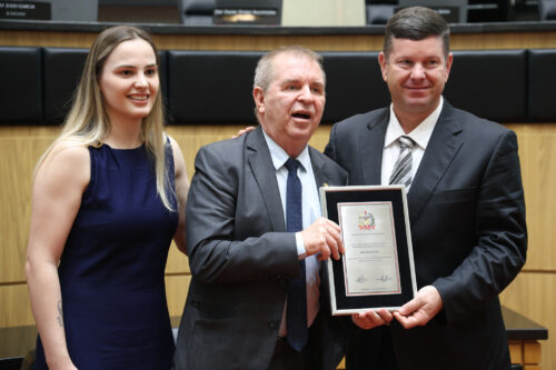 Eskudlark presta homenagem por título nacional de produtividade de soja da Agro Mallon