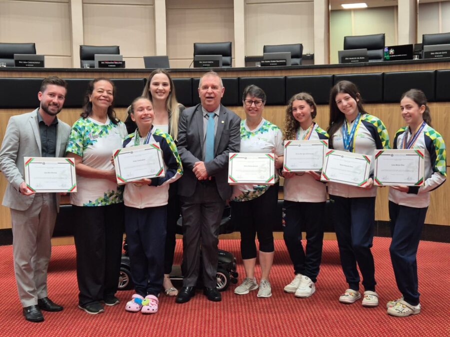 Equipe catarinense de ginástica aeróbica recebe homenagem de Maurício Eskudlark
