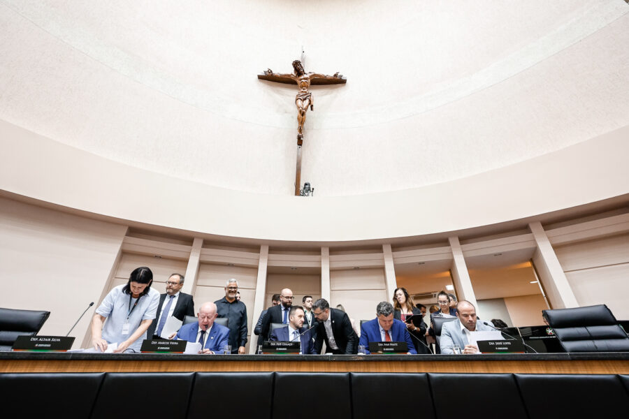 Comissão de Finanças se reuniu na manhã desta terça (2), entre outros colegiados que também promoveram reuniões conjuntas para a deliberação de projet