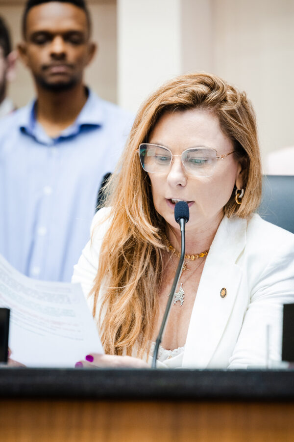 - Deputada Paulinha (Podemos)
