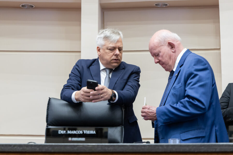 - Deputado Fabiano da Luz (PT) 	
 - Deputado Marcos Vieira (PSDB)