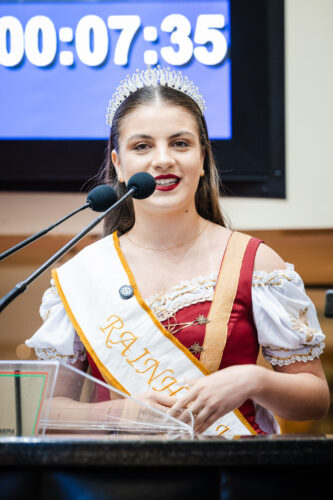 - Milena Vitoria batisti - rainha do 112º Kerb de Piratuba.