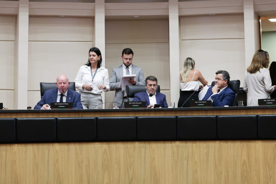 Reunião conjunta das comissões.