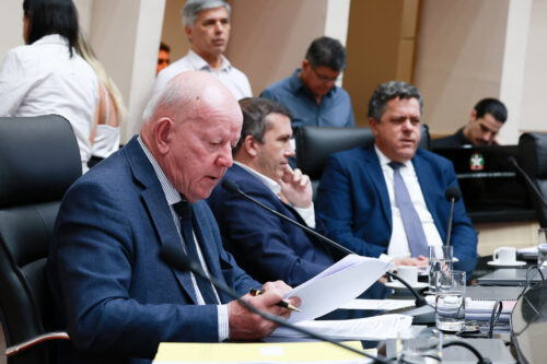 Finanças aprova projetos de alcance social e adia deliberação do orçamento