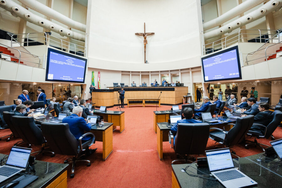 Plenário da Alesc nesta terça-feira (9), durante a votação dos projetos